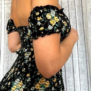 Skirt set (top+skirt) for summer from Sirens. Worn once